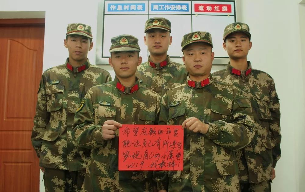 携笔从戎砺青春争做强军追梦人,强军路上追梦人