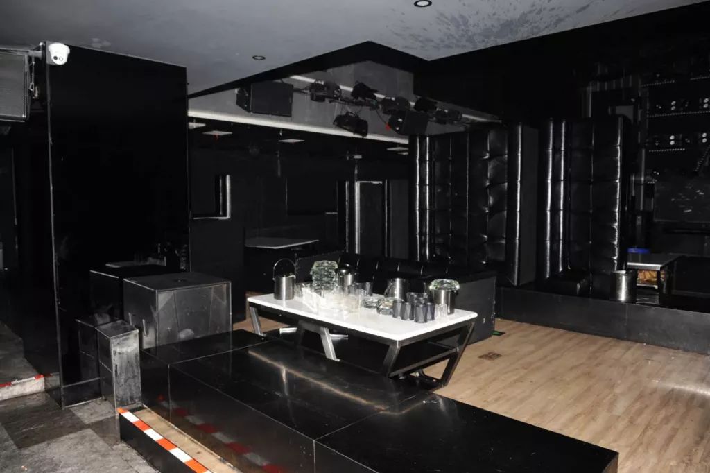 这迪白蹦了!常德小伙贴钱做“蹦迪选手”2月,工资没拿到酒吧倒闭了……