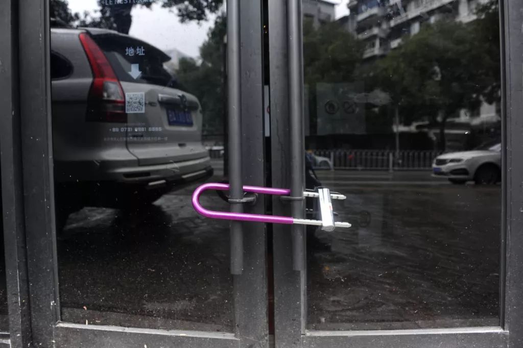 这迪白蹦了!常德小伙贴钱做“蹦迪选手”2月,工资没拿到酒吧倒闭了……