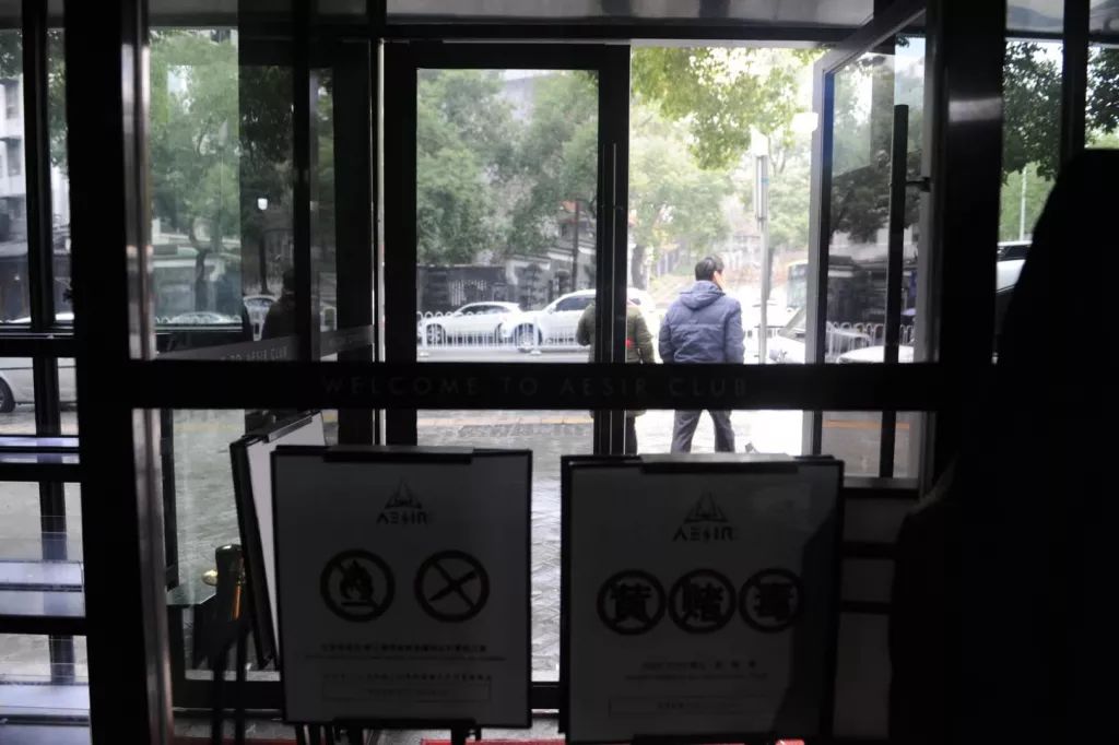 这迪白蹦了!常德小伙贴钱做“蹦迪选手”2月,工资没拿到酒吧倒闭了……