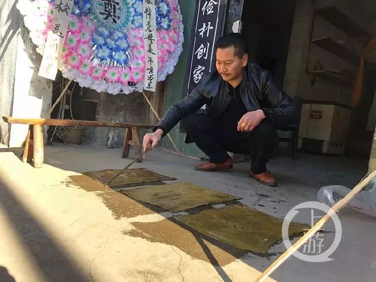 女子做引产手术，腹痛4个月，后离奇死亡，尸检取出3块纱布？