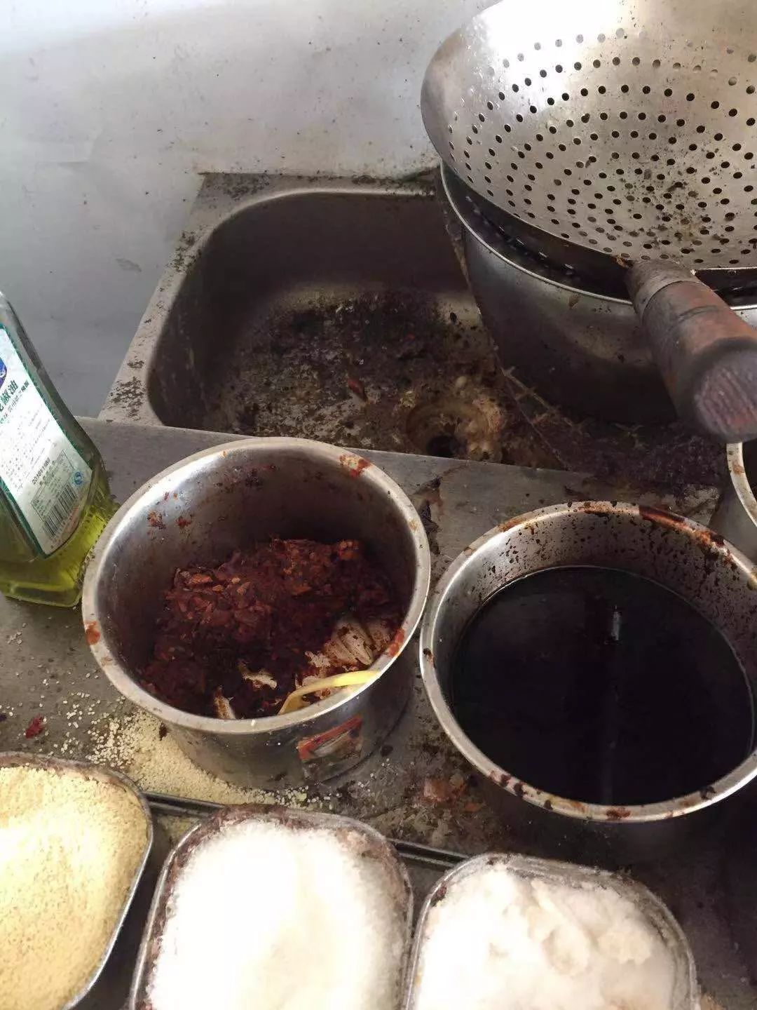 脏、乱、差，看了想吐！厦5家外卖被点名通报，80多家下架！有你常点的吗……