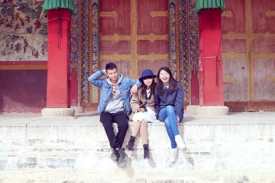 夏河：跨国搭车团在囧途