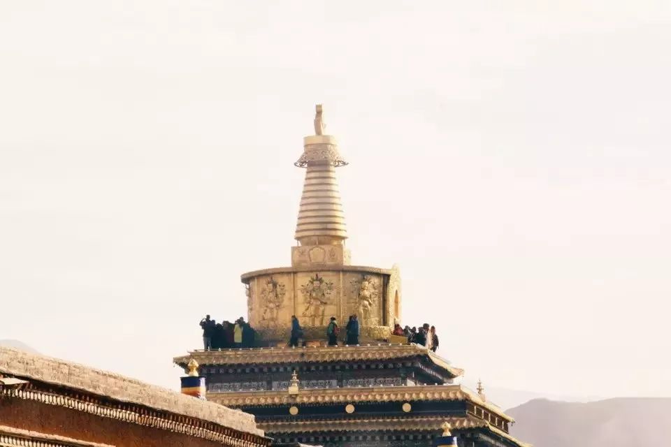 夏河：跨国搭车团在囧途