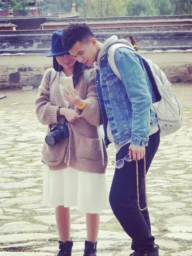 夏河：跨国搭车团在囧途