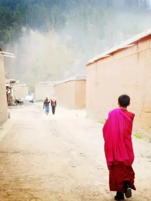 夏河：跨国搭车团在囧途