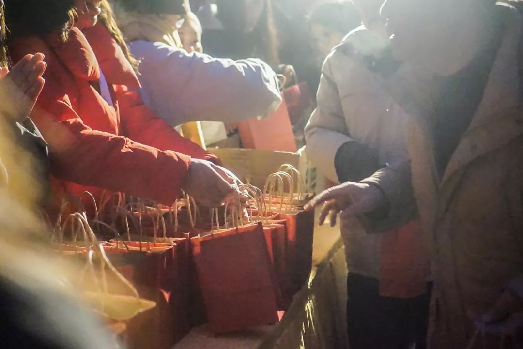 今天鸡鸣寺人还多么,今晚鸡鸣寺人多吗