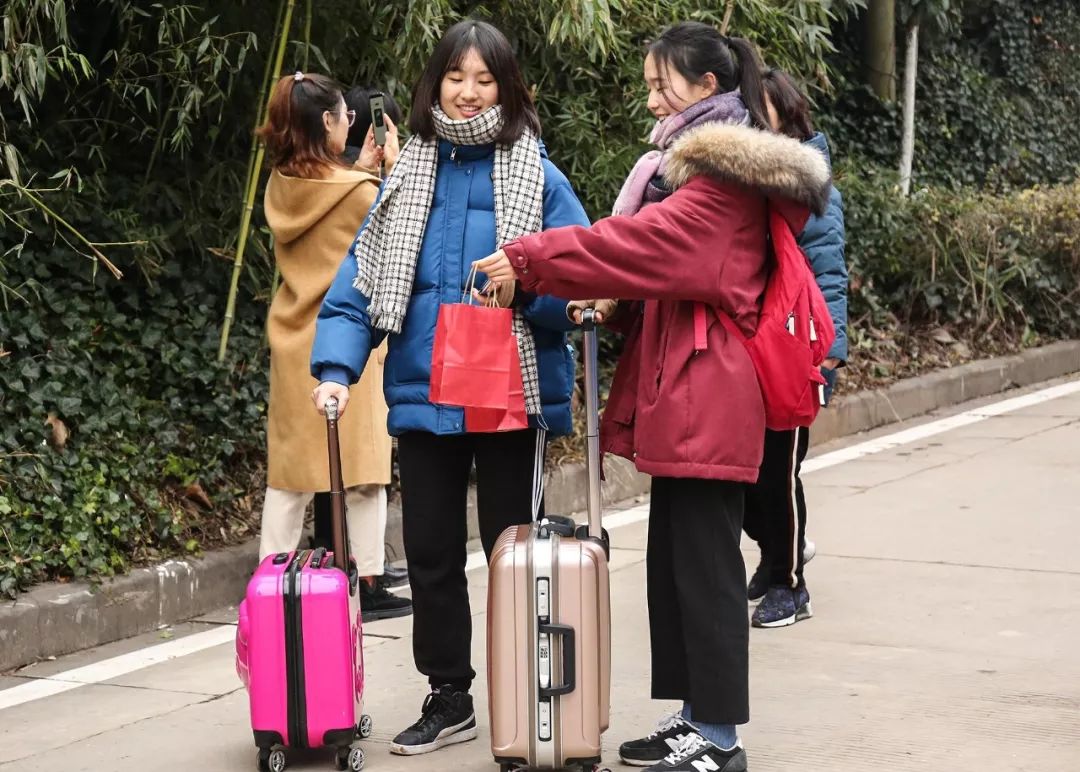今天鸡鸣寺人还多么,今晚鸡鸣寺人多吗