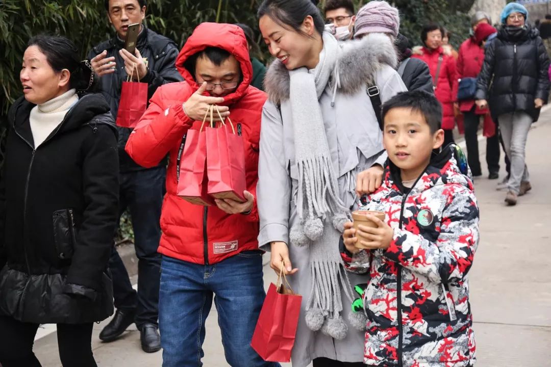 今天鸡鸣寺人还多么,今晚鸡鸣寺人多吗