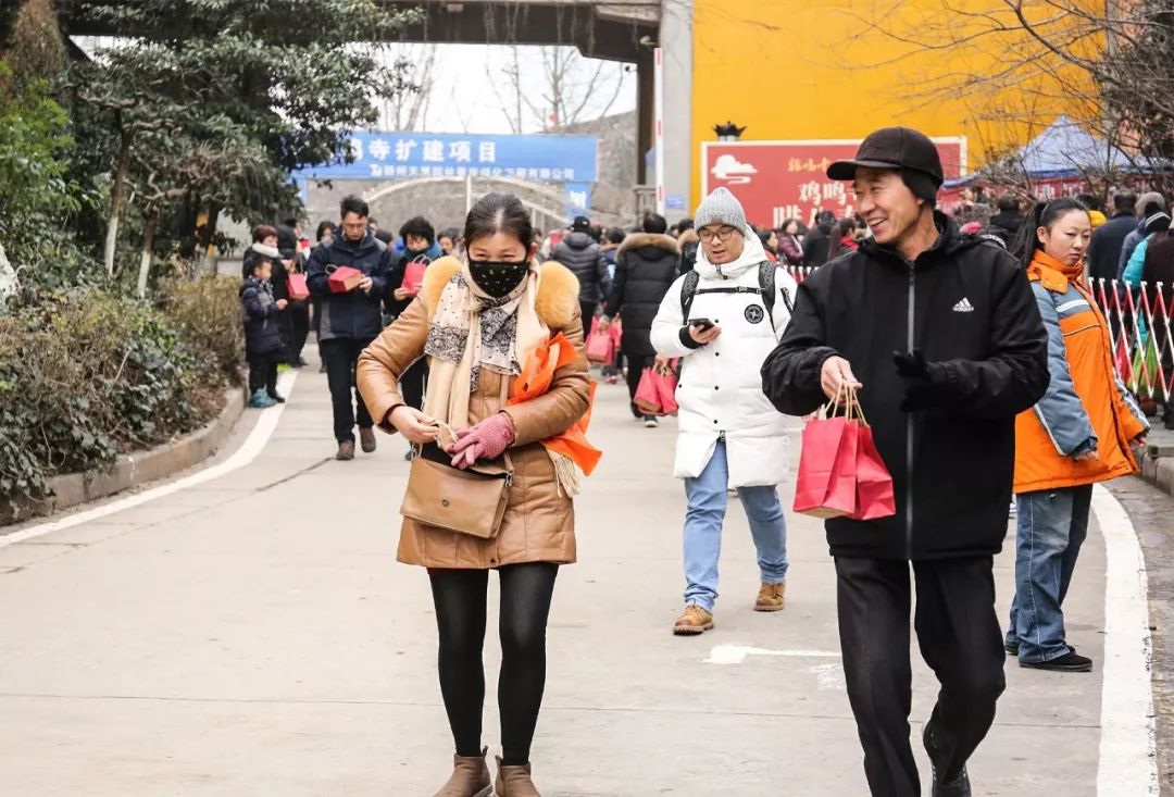 今天鸡鸣寺人还多么,今晚鸡鸣寺人多吗