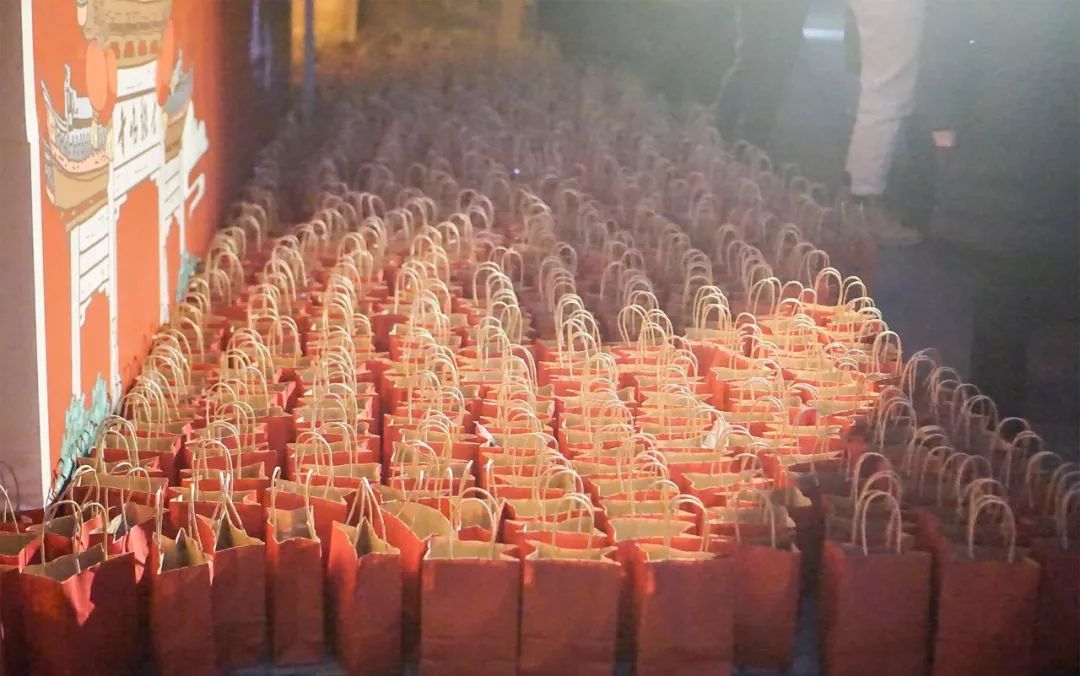 今天鸡鸣寺人还多么,今晚鸡鸣寺人多吗