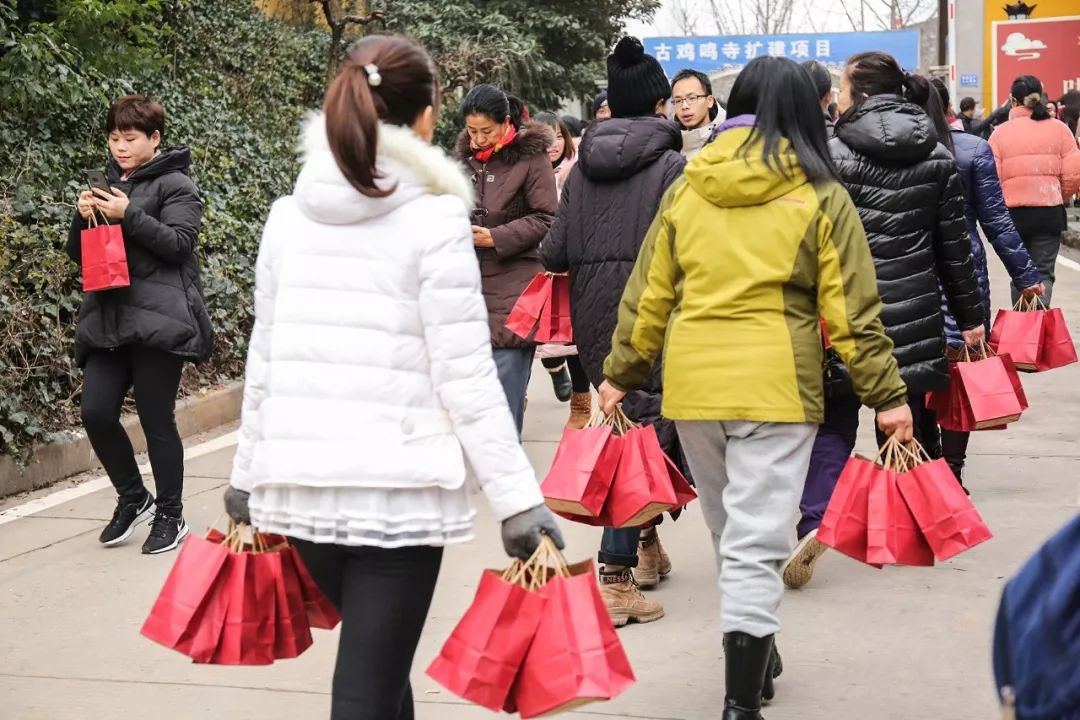今天鸡鸣寺人还多么,今晚鸡鸣寺人多吗