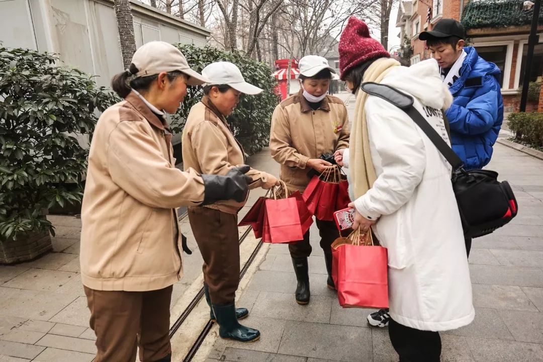 今天鸡鸣寺人还多么,今晚鸡鸣寺人多吗