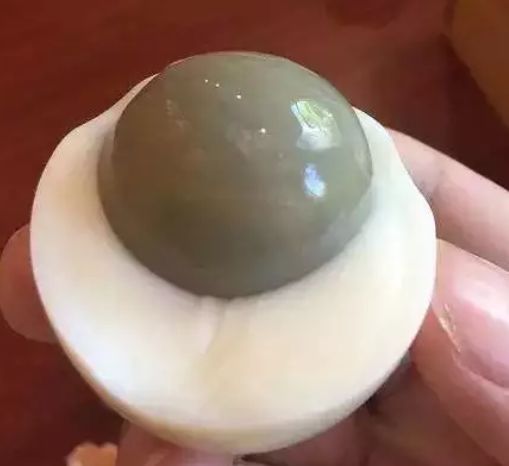 蛋黄黑膜有害吗,熟鸡蛋黄变黑有什么危害