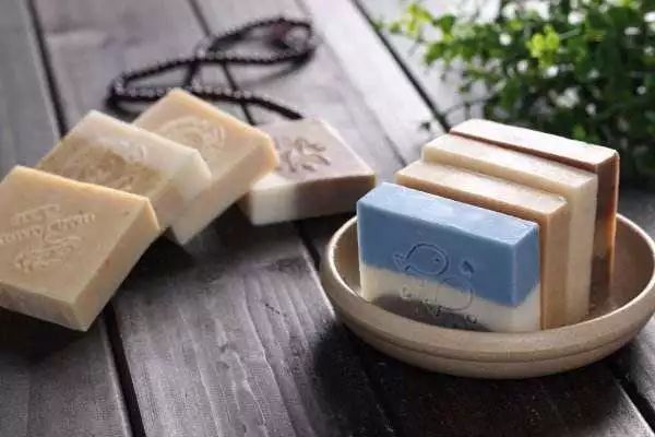 鞋柜放香皂可以去除异味吗,鞋柜不透风有异味怎么解决