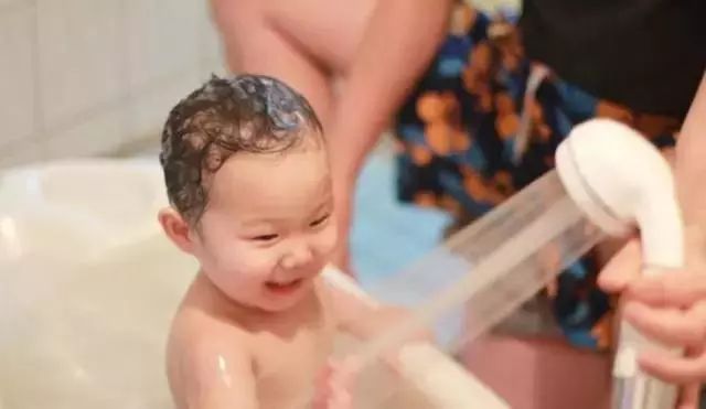 增压式洗澡用的花洒喷头,30孔增压节水花洒