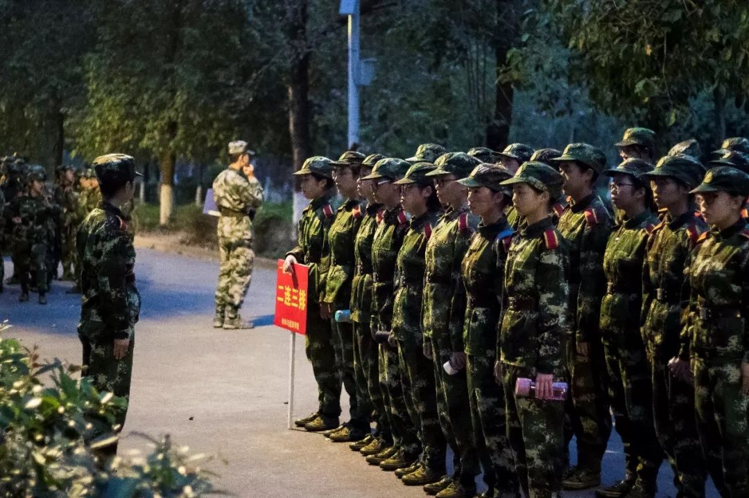 我们的军训时光英姿飒爽,我的军训生活的军训日记