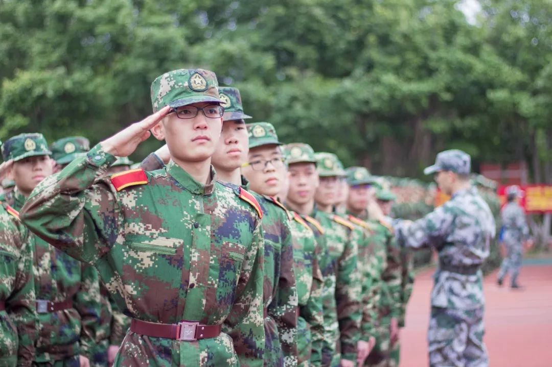 我们的军训时光英姿飒爽,我的军训生活的军训日记