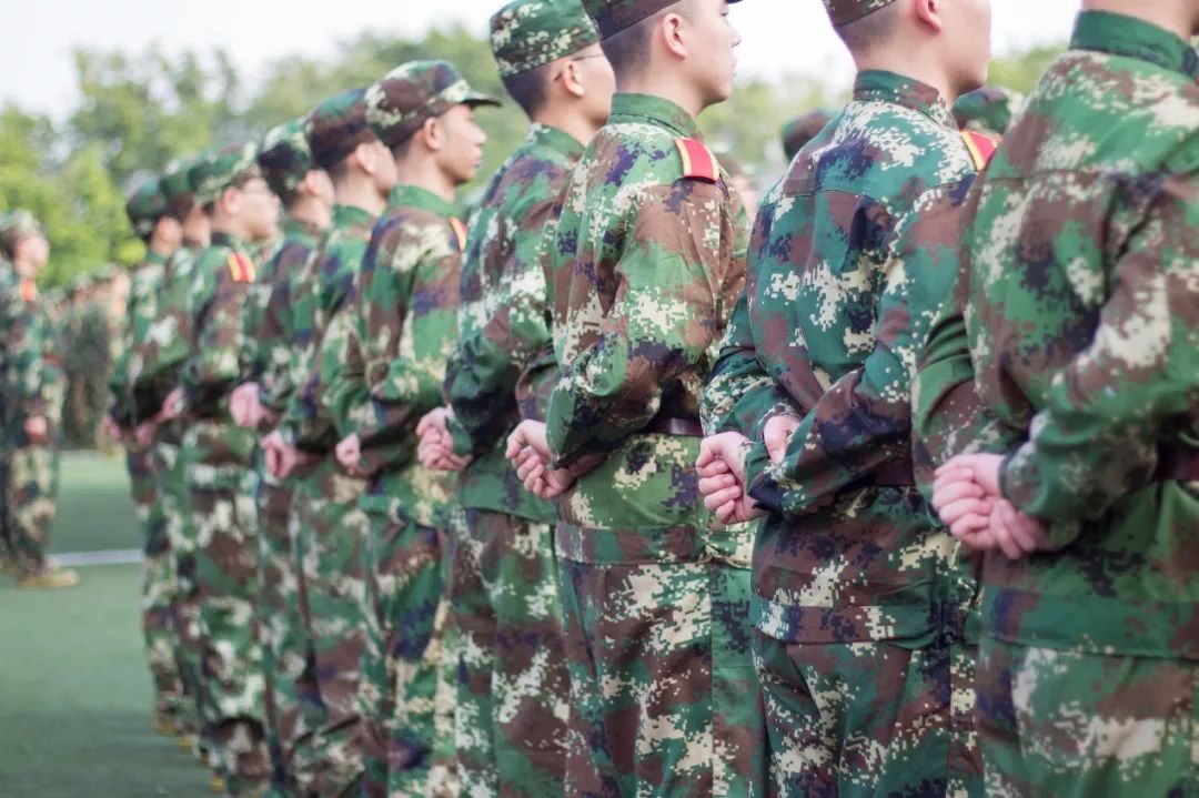 我们的军训时光英姿飒爽,我的军训生活的军训日记