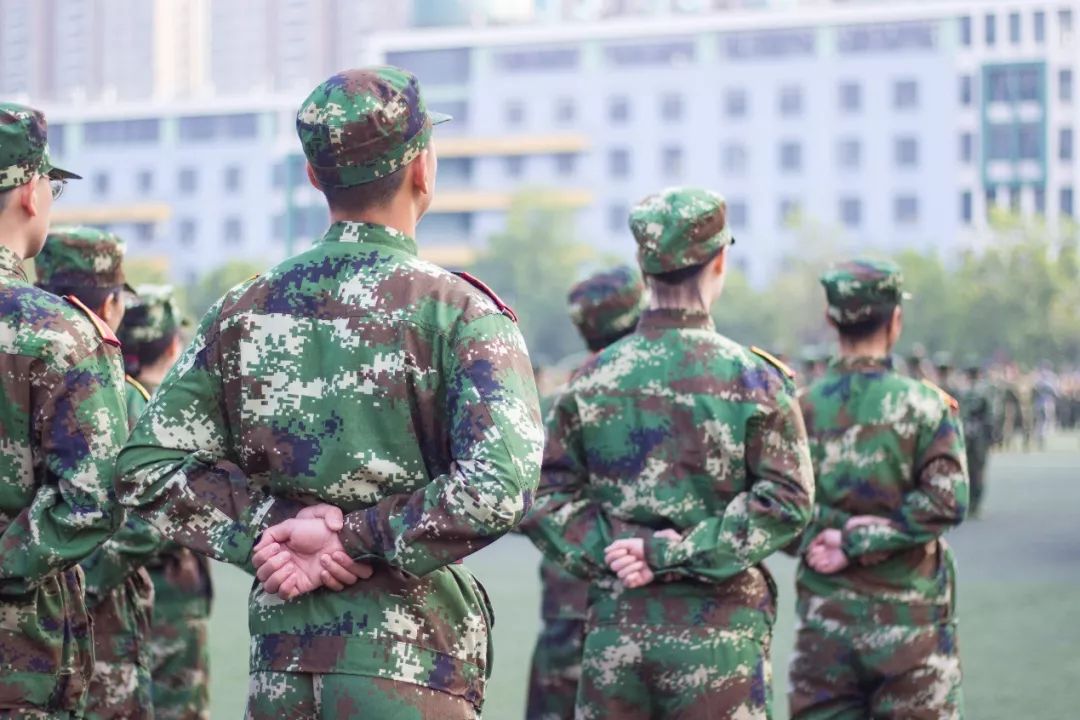 我们的军训时光英姿飒爽,我的军训生活的军训日记