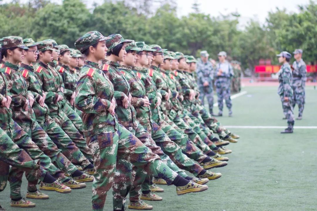 我们的军训时光英姿飒爽,我的军训生活的军训日记