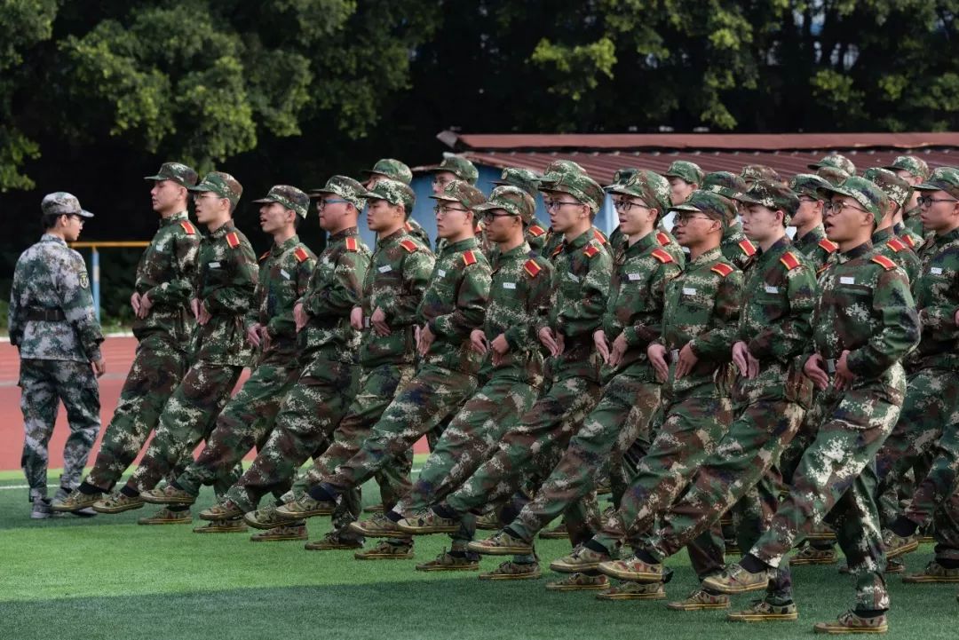 我们的军训时光英姿飒爽,我的军训生活的军训日记