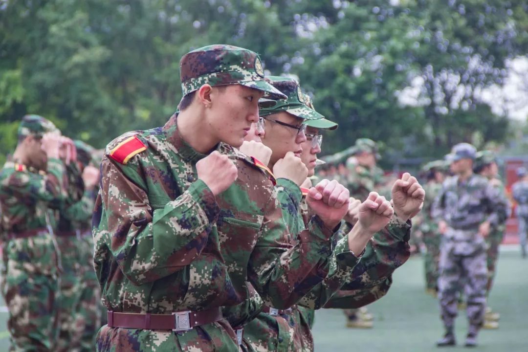 我们的军训时光英姿飒爽,我的军训生活的军训日记