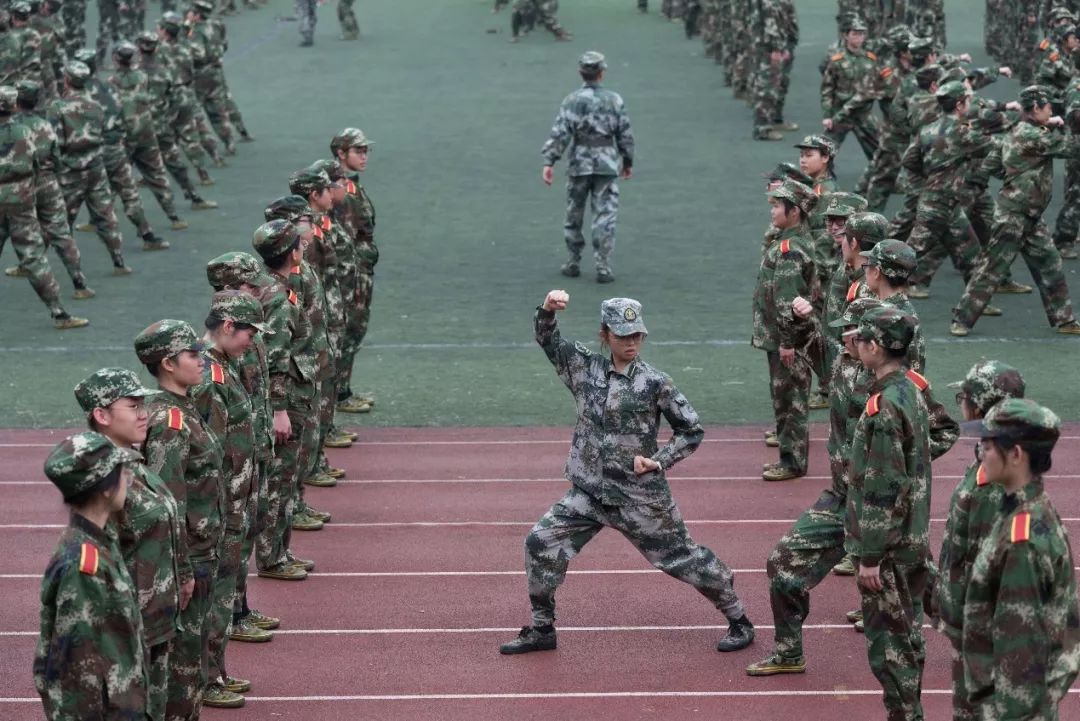 我们的军训时光英姿飒爽,我的军训生活的军训日记