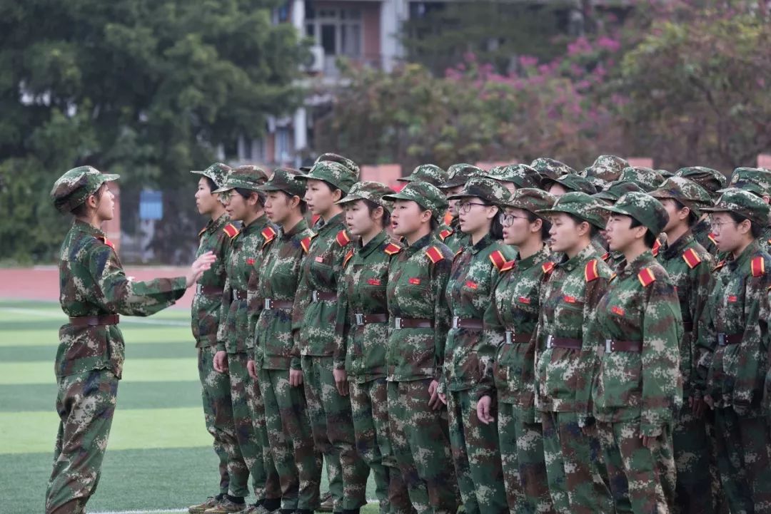 我们的军训时光英姿飒爽,我的军训生活的军训日记