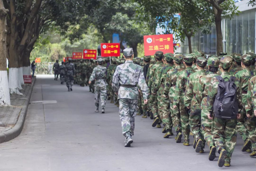 我们的军训时光英姿飒爽,我的军训生活的军训日记