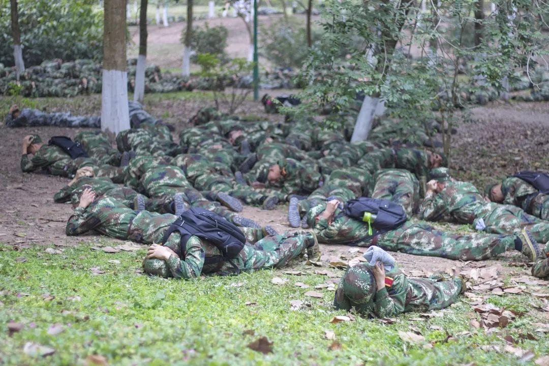 我们的军训时光英姿飒爽,我的军训生活的军训日记