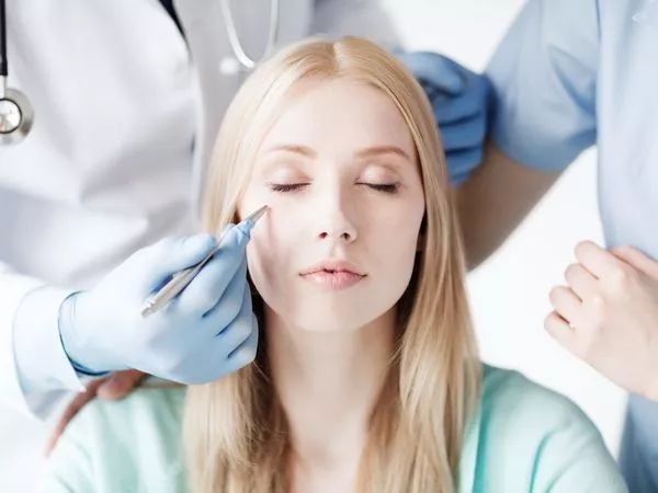 这届年轻人到底想要什么,为什么现在年轻人都想整容