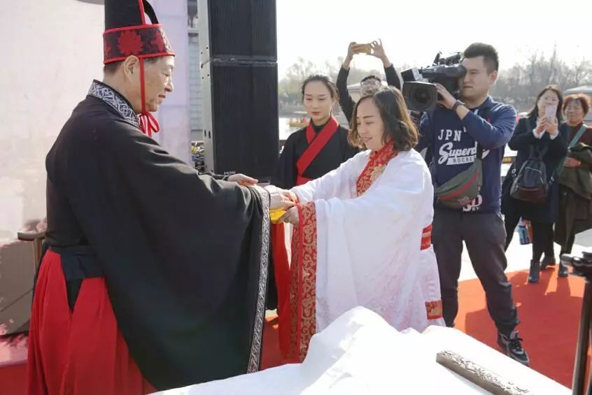 开笔礼｜家有萌娃的家长们，华商报小记者寒假活动专属邀请函，请查收！