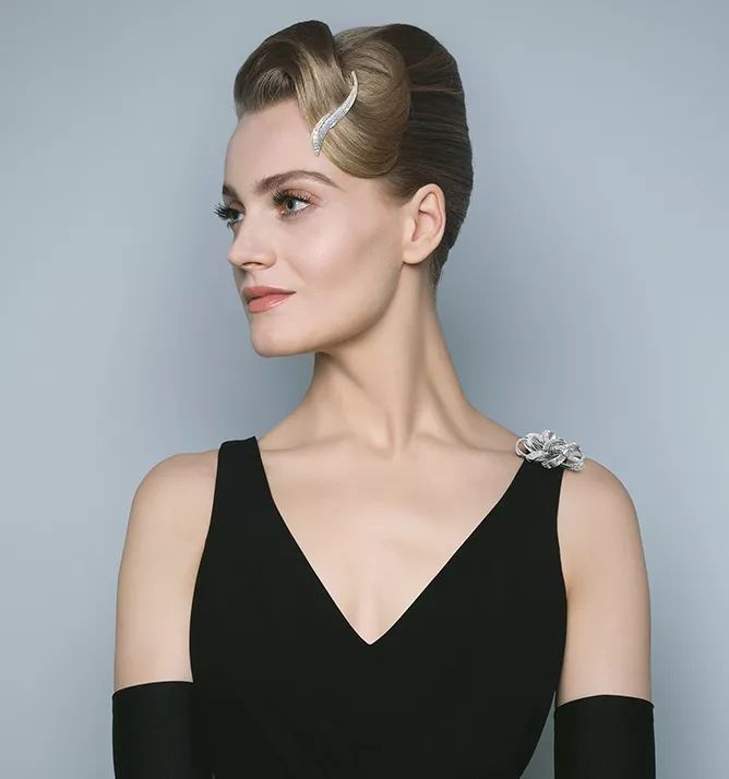 最好看的年会小黑裙,不管有没有年会都可穿的小黑裙