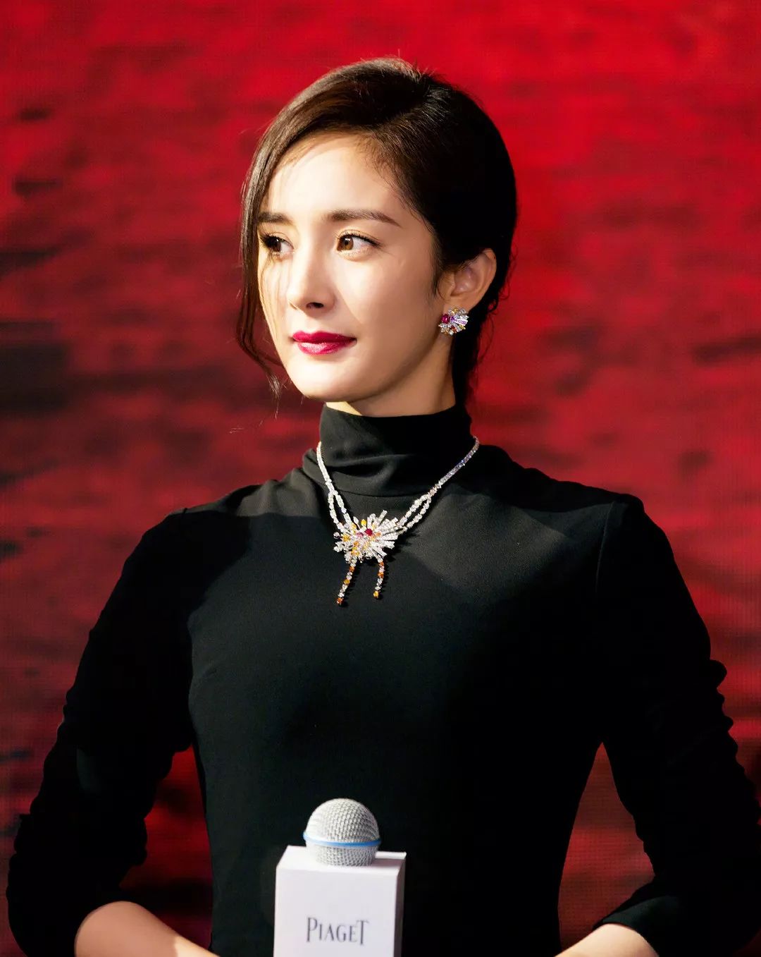 最好看的年会小黑裙,不管有没有年会都可穿的小黑裙