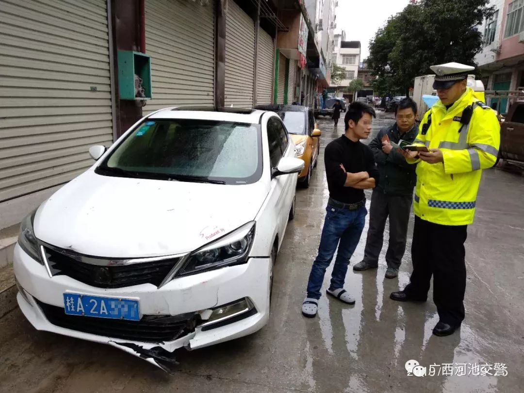 撞了护栏逃逸怎么办？罚1000元记12分！