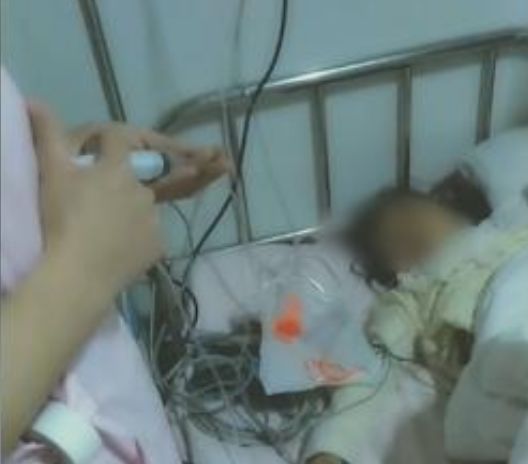 13岁女生被校长殴打处理结果,8岁女孩遭多人殴打后续