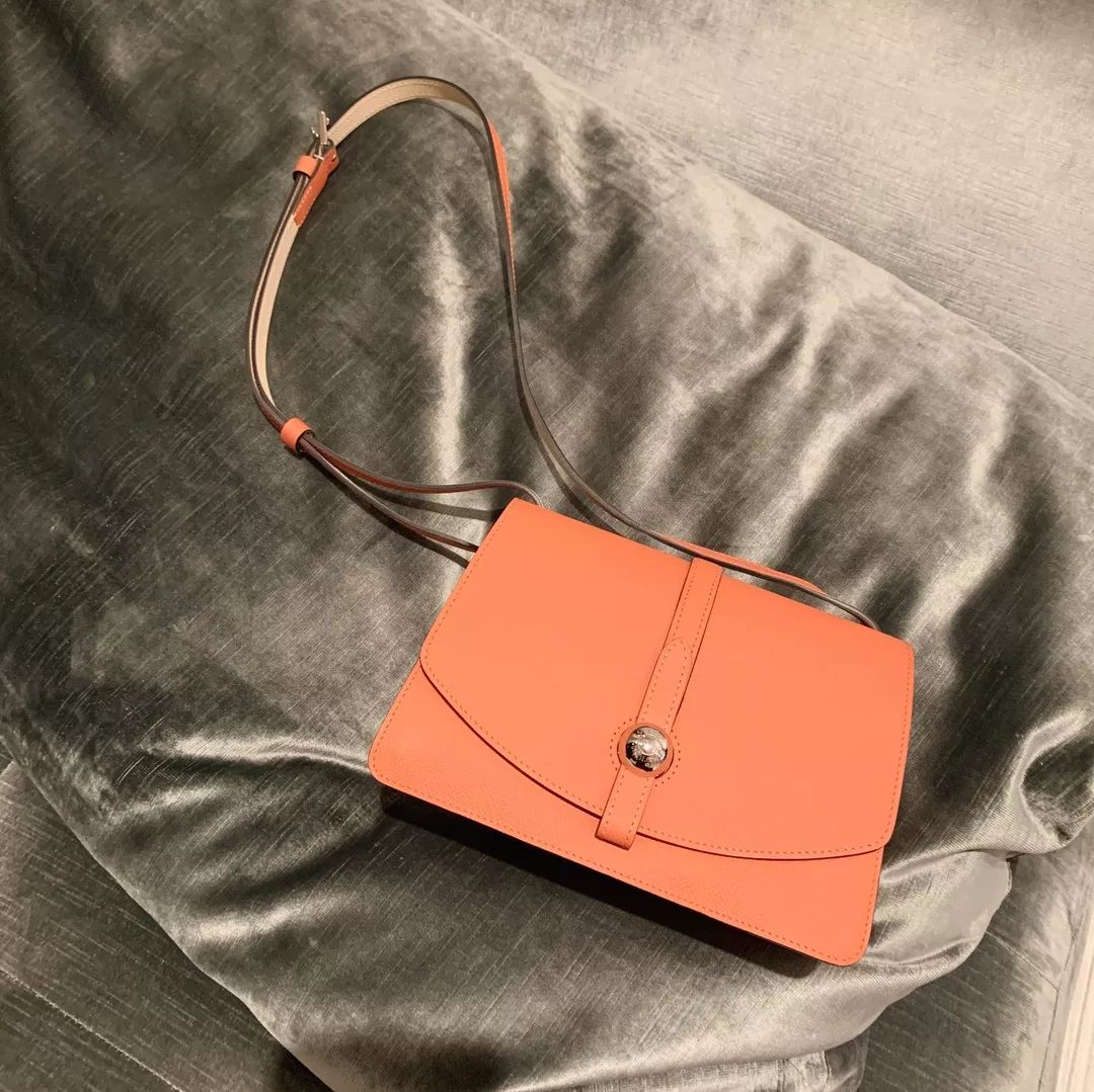 适合工薪阶层背的包,不同收入的仙女都适合背什么包