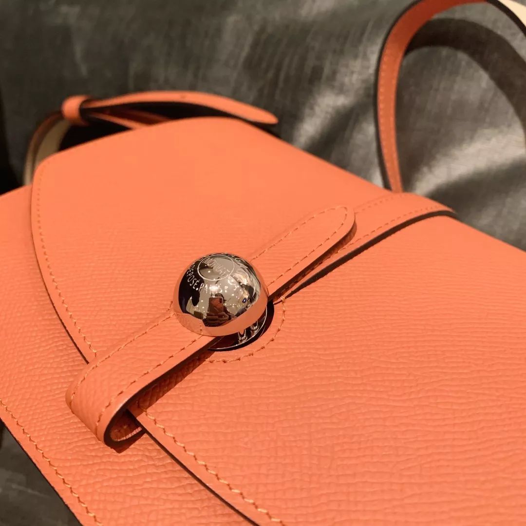 适合工薪阶层背的包,不同收入的仙女都适合背什么包