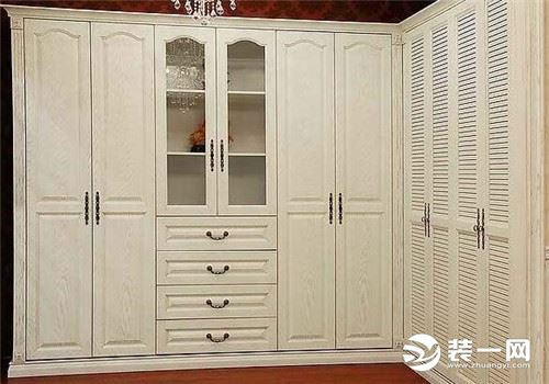 整体衣柜价格大概多少钱一平,整体衣柜实木多少钱