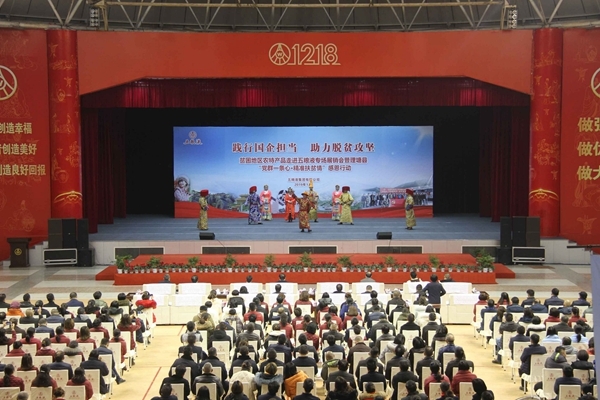 理塘县感恩行不忘推销扶贫产品为帮扶地区和单位已演出12场