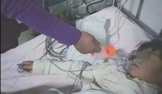 8岁女孩被两男孩打伤致失明,8岁女孩被打失明警方回应