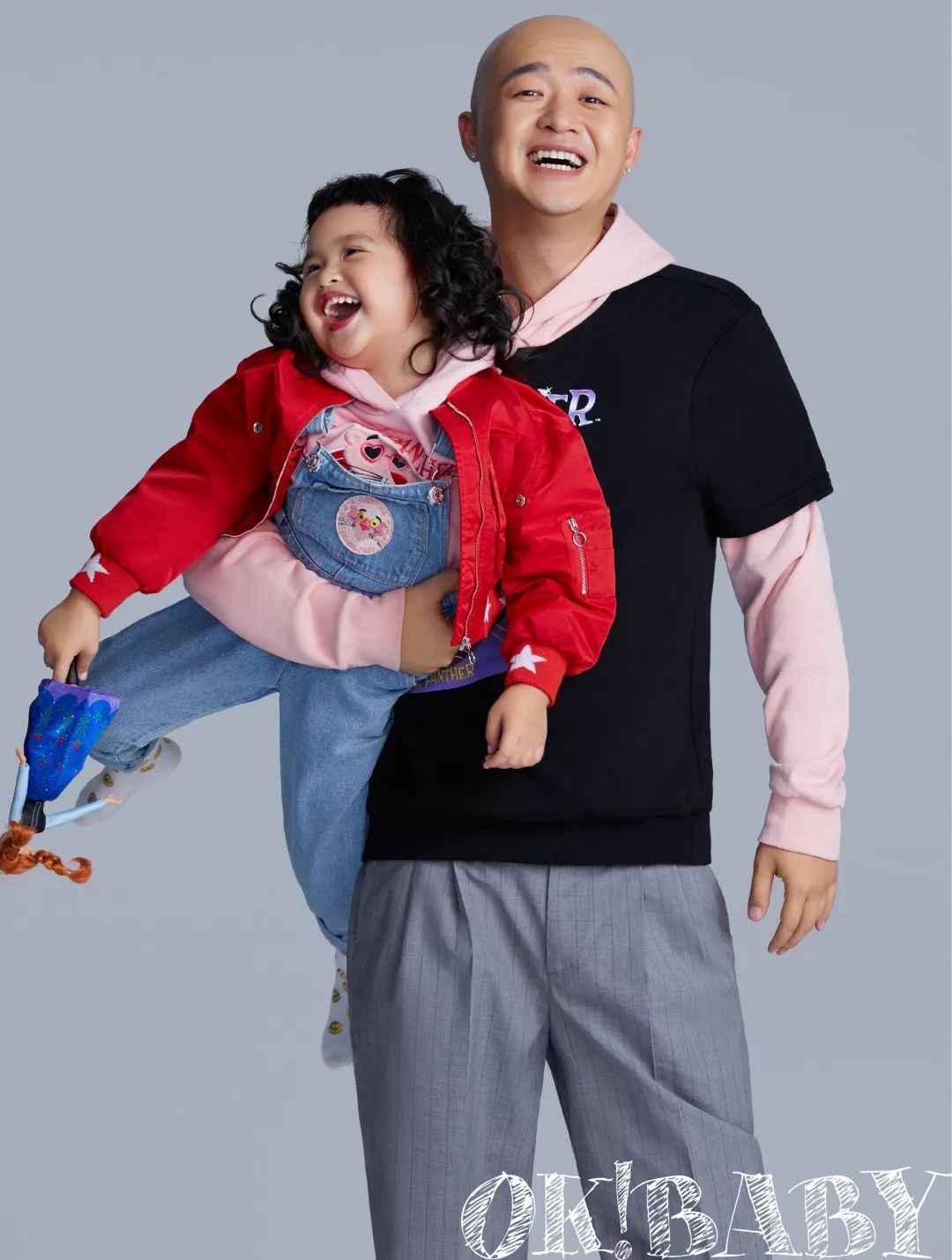 包饺子一家老小齐上阵,包饺子一家人聚在一起