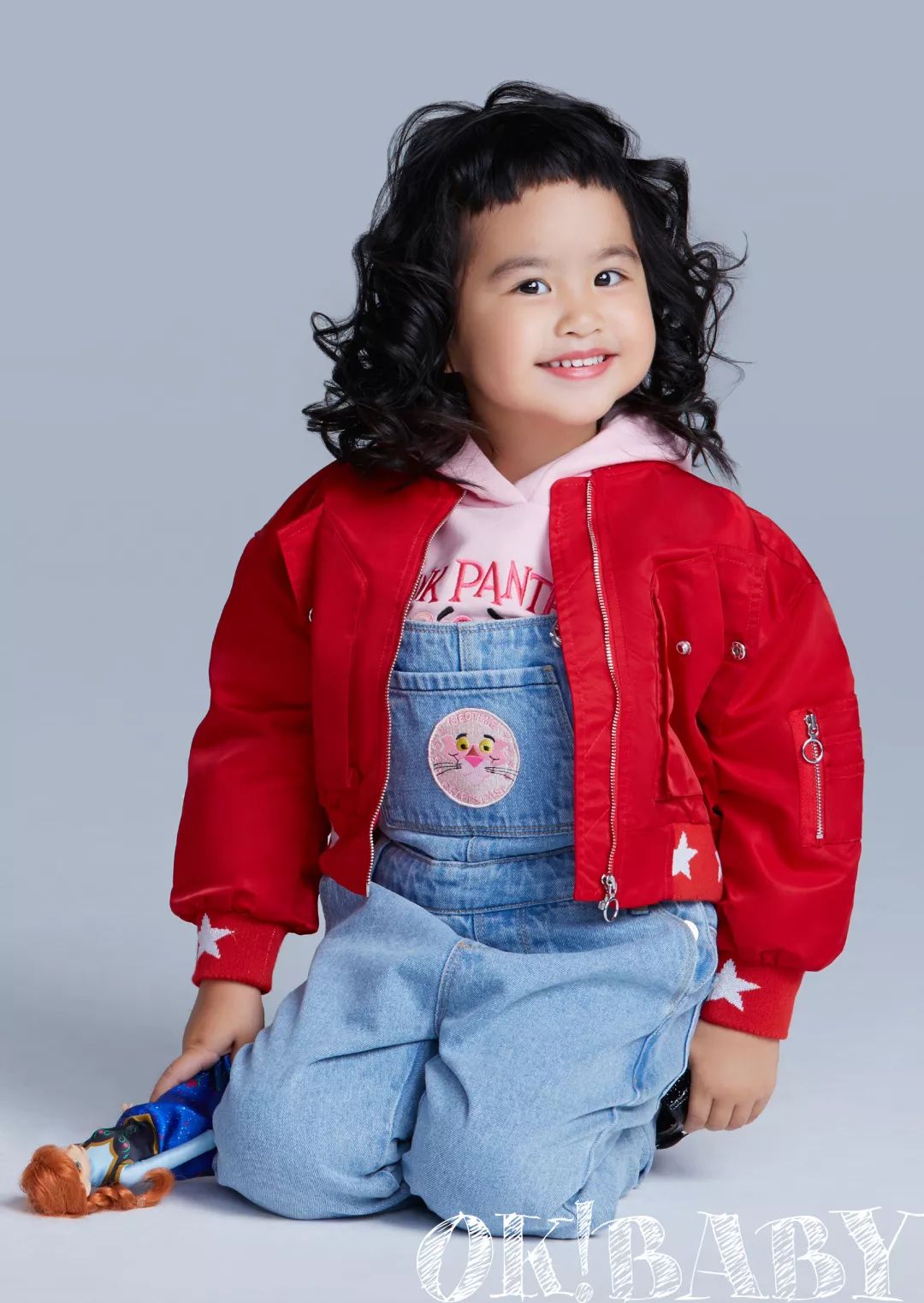 包饺子一家老小齐上阵,包饺子一家人聚在一起