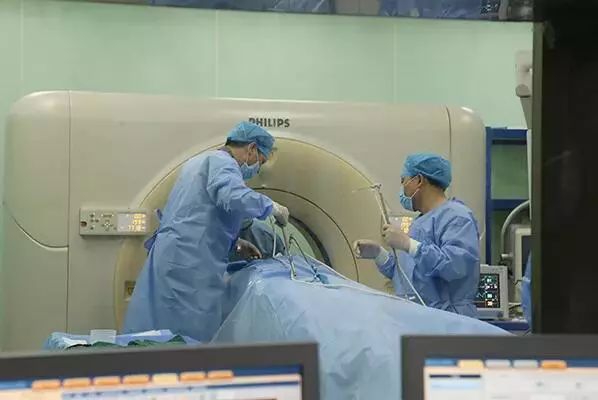 现代医学技术能治疗癌症患者吗,癌症有什么新技术治疗