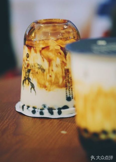 冷得不敢喝坝坝茶,只想捧一杯热奶茶在手心里!