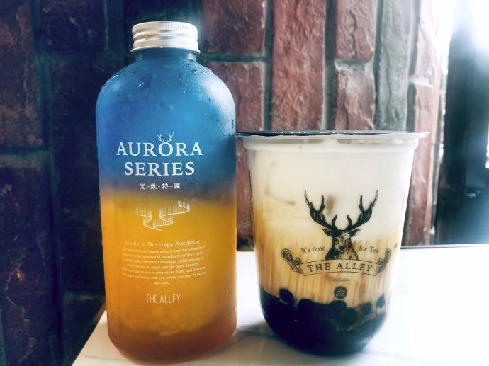 冷得不敢喝坝坝茶,只想捧一杯热奶茶在手心里!