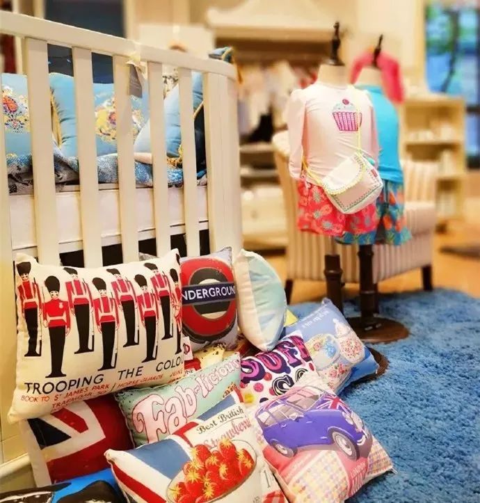 倒闭国货清仓,倒闭清仓大甩卖商品