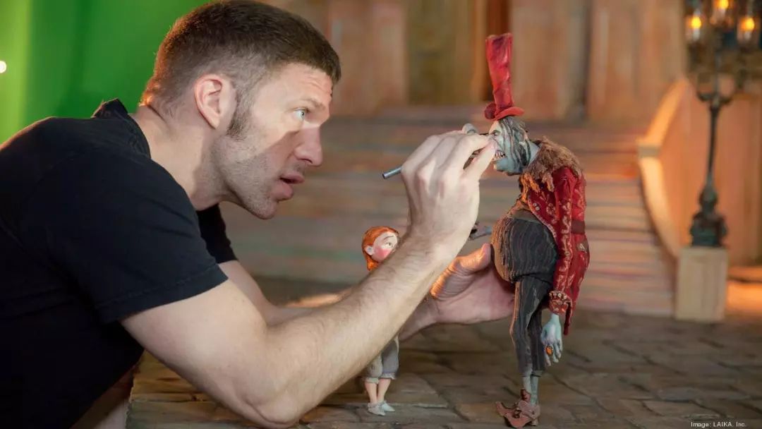 拍不好《大黄蜂》就回家继承2000亿家产!美国王思聪的逆天人生