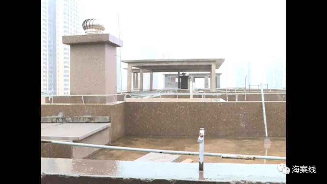 开发商卖顶层房子被认定部分违建,买房赠送花园是否违建